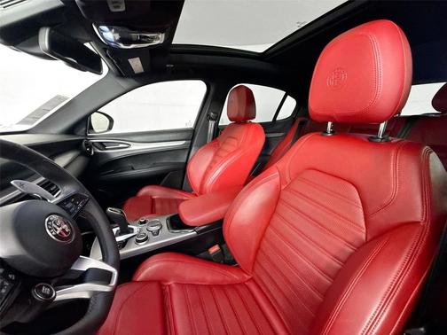 2024 Alfa Romeo Stelvio Veloce AWD