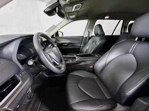Midnight Black Metallic 2026 Toyota Grand Highlander XLE