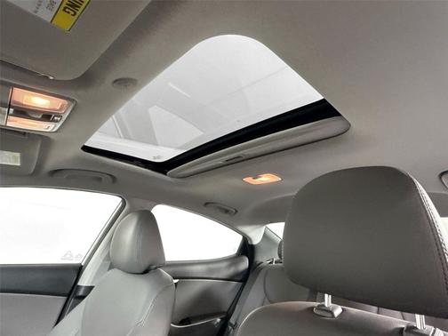 Radiant Silver 2013 Hyundai ELANTRA Limited