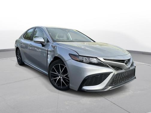 Celestial Silver Metallic 2022 Toyota Camry SE