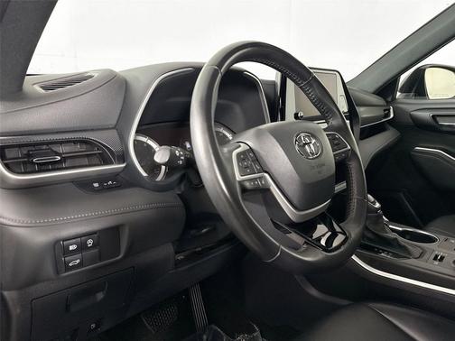 Magnetic Gray Metallic 2024 Toyota Highlander XSE