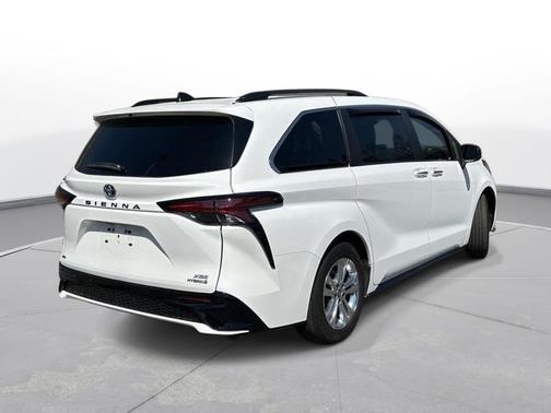 2023 Toyota Sienna XSE 7 Passenger