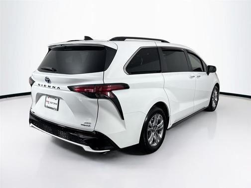 2023 Toyota Sienna XSE 7 Passenger