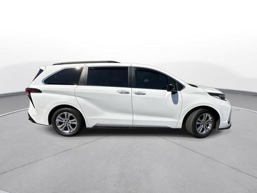2023 Toyota Sienna XSE 7 Passenger