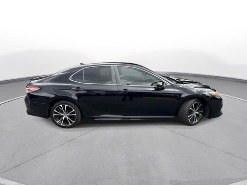 Midnight Black Metallic 2019 Toyota Camry SE