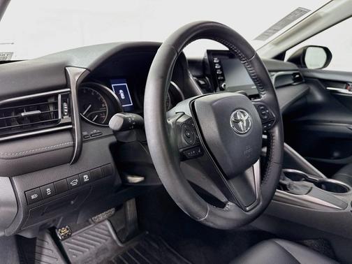Midnight Black Metallic 2021 Toyota Camry SE