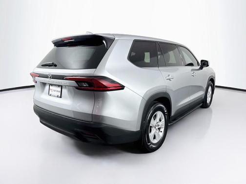 Celestial Silver Metallic 2025 Toyota Highlander LE