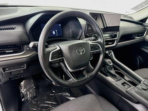 Celestial Silver Metallic 2025 Toyota Highlander LE