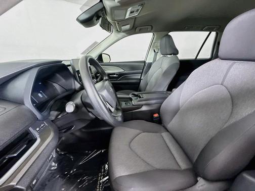Celestial Silver Metallic 2025 Toyota Highlander LE