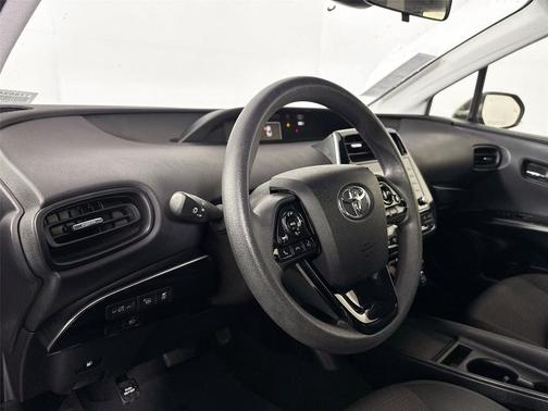 2022 Toyota Prius LE