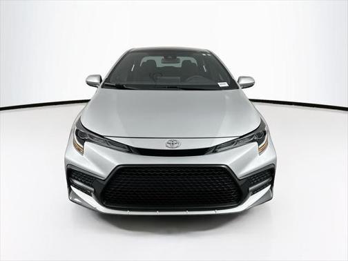 Classic Silver Metallic w/Black Sand Pearl Roof 2021 Toyota Corolla SE