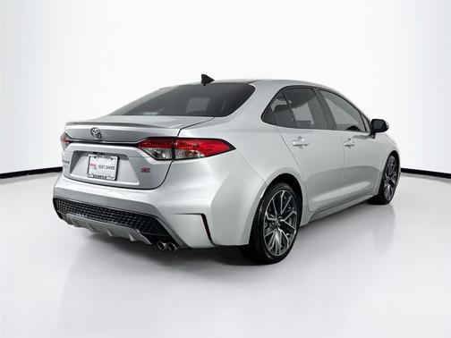 Classic Silver Metallic w/Black Sand Pearl Roof 2021 Toyota Corolla SE
