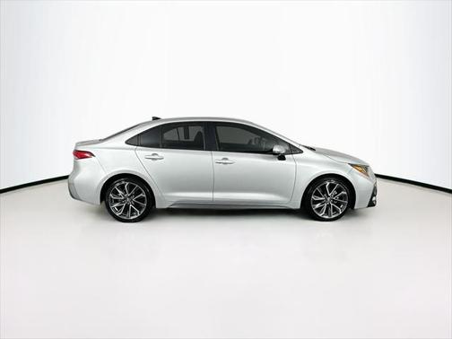 Classic Silver Metallic w/Black Sand Pearl Roof 2021 Toyota Corolla SE