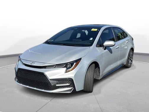 Classic Silver Metallic w/Black Sand Pearl Roof 2021 Toyota Corolla SE