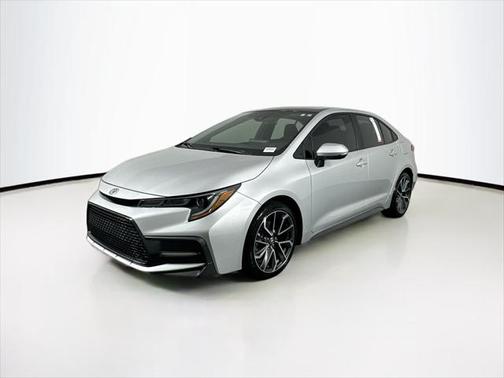 Classic Silver Metallic w/Black Sand Pearl Roof 2021 Toyota Corolla SE