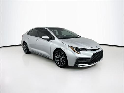 Classic Silver Metallic w/Black Sand Pearl Roof 2021 Toyota Corolla SE
