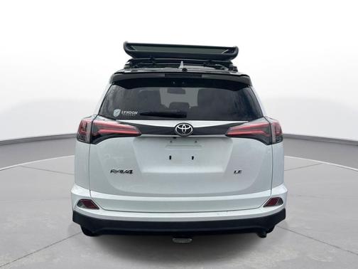 Super White 2018 Toyota RAV4 LE