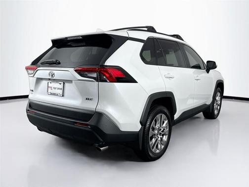 Wind Chill Pearl 2025 Toyota RAV4 XLE Premium