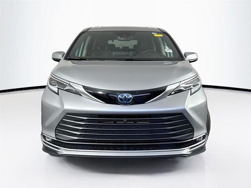 2023 Toyota Sienna Platinum 7 Passenger