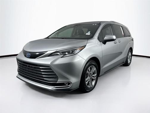 2023 Toyota Sienna Platinum