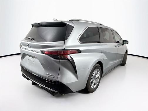 2023 Toyota Sienna Platinum 7 Passenger