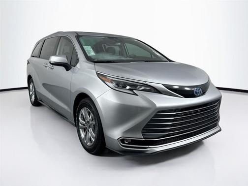 2023 Toyota Sienna Platinum