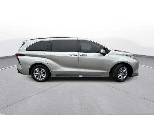 2022 Toyota Sienna Limited