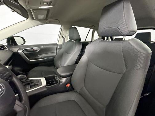 Ice Cap 2025 Toyota RAV4 LE