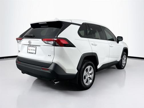 Ice Cap 2025 Toyota RAV4 LE
