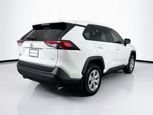Ice Cap 2025 Toyota RAV4 LE