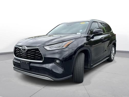 Midnight Black Metallic 2023 Toyota Highlander Platinum