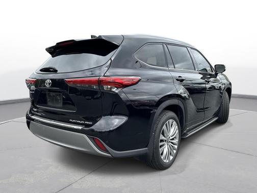 Midnight Black Metallic 2023 Toyota Highlander Platinum