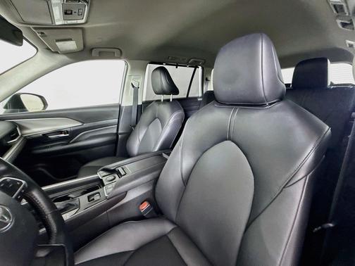Celestial Silver Metallic 2025 Toyota Grand Highlander XLE