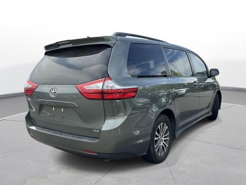 Alumina Jade Metallic 2019 Toyota Sienna XLE