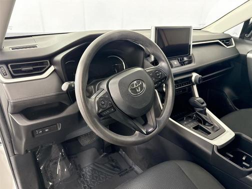 Ice Cap 2023 Toyota RAV4 LE