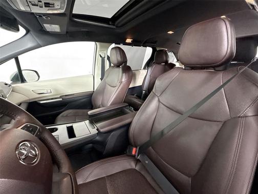 2021 Toyota Sienna Platinum