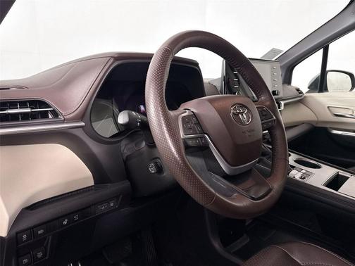 2021 Toyota Sienna Platinum