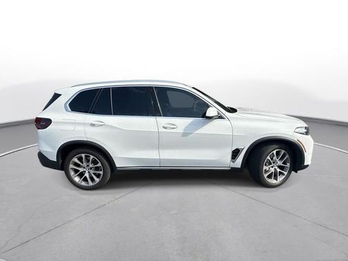 Alpine White 2024 BMW X5 xDrive40i