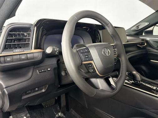 2025 Toyota Crown Platinum