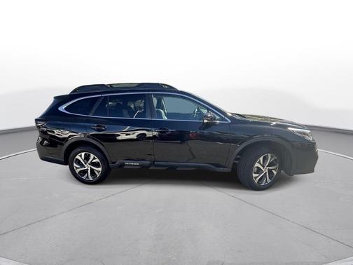 Crystal Black Silica 2022 Subaru Outback Limited