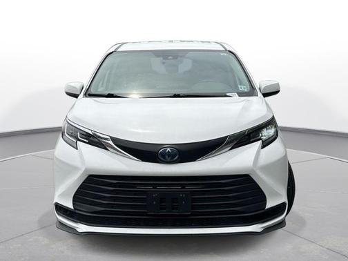 White 2022 Toyota Sienna LE