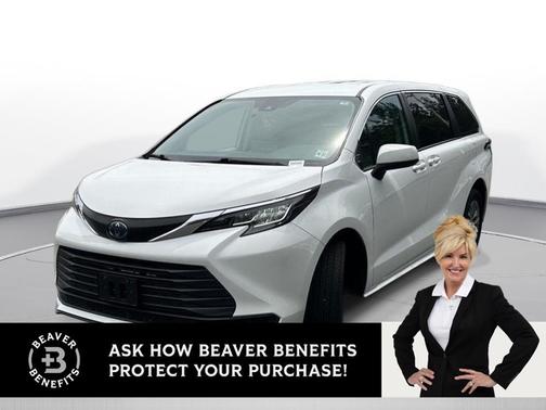 White 2022 Toyota Sienna LE