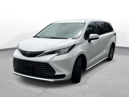 White 2022 Toyota Sienna LE
