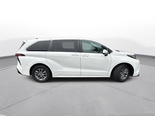 White 2022 Toyota Sienna LE