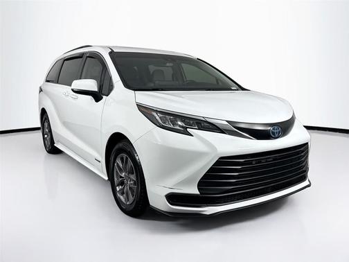 2021 Toyota Sienna LE