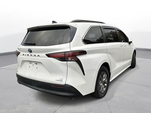 2021 Toyota Sienna LE