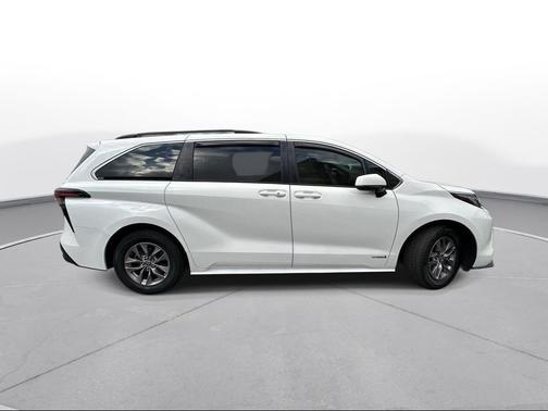 2021 Toyota Sienna LE