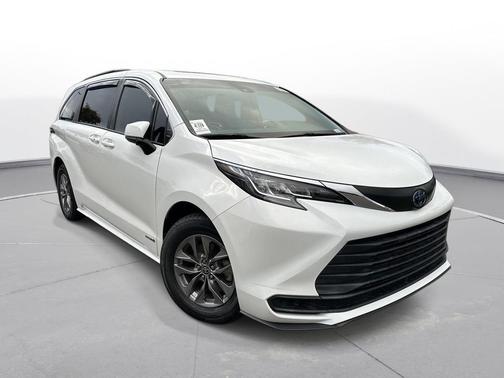 2021 Toyota Sienna LE