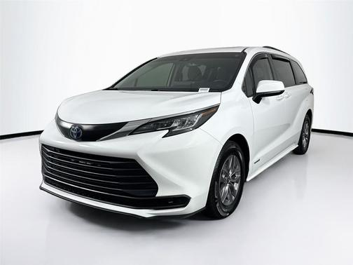 2021 Toyota Sienna LE