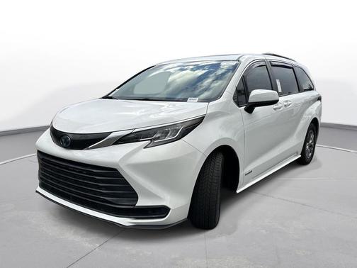 2021 Toyota Sienna LE